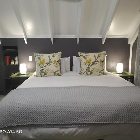 Rozenhof Guest Cottages George Bagian luar foto