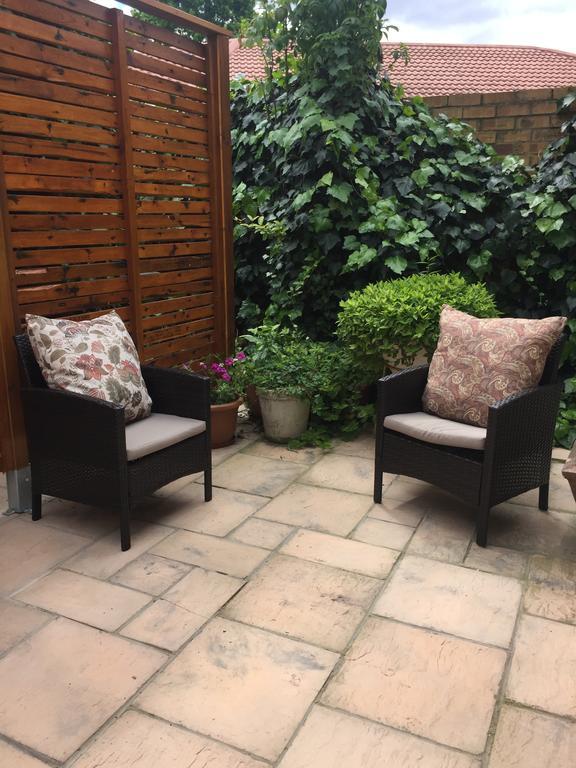 Rozenhof Guest Cottages George Bagian luar foto