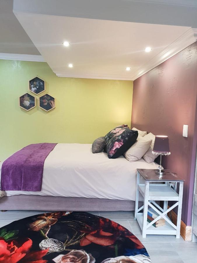 Rozenhof Guest Cottages George Bagian luar foto