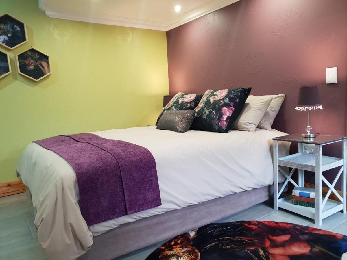 Rozenhof Guest Cottages George Bagian luar foto